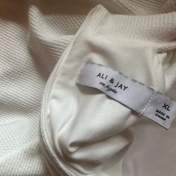 ALI & JAY White Beautiful Dress. Flowy Sleeves, Soft Textured Fabric. XL. NWT. - Picture 11 of 12